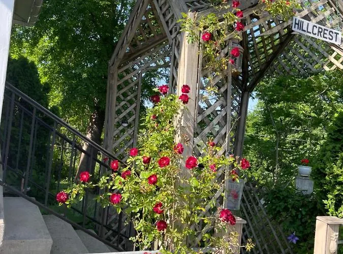 Hillcrest Bed And Breakfast